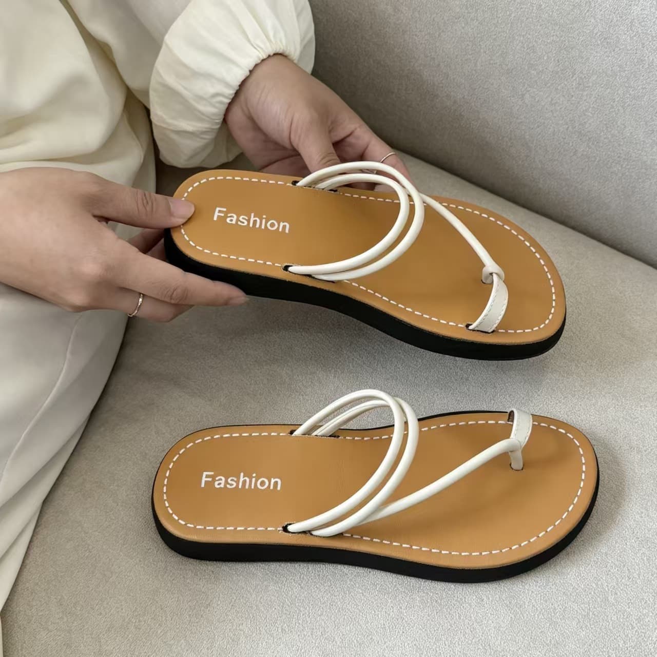 2026 New Style Beach Sandals Women Summer Fashion Outdoor Thick Platform Wedge Toe Separator Flip Flops Wholesale