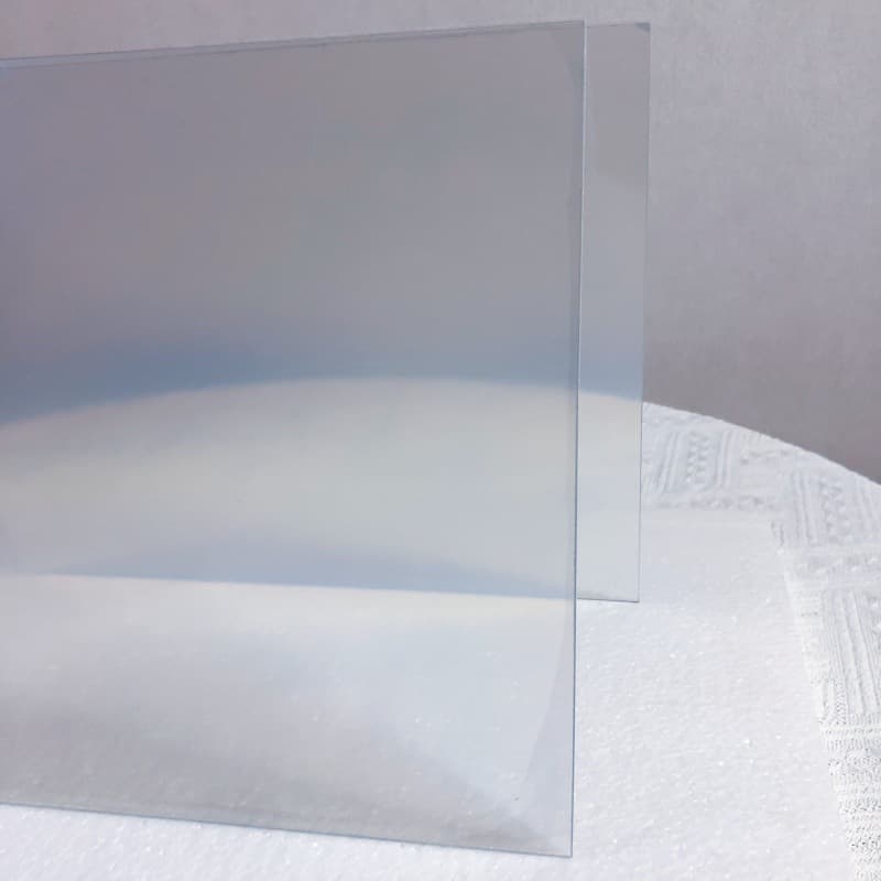 Halogen-free high-transparency copper-clad laminate, high-transparency insulating board, high-transparency circuit board (PCB), high-transparency substrate