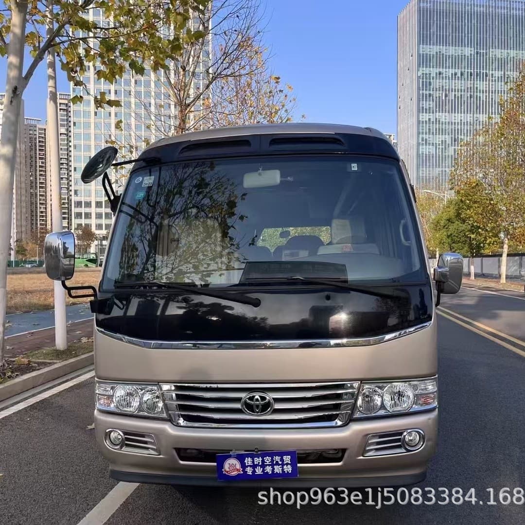 Exported 19-seat buses; Peony brand 19-seat commuter buses for factories and enterprises; 19-seat business and tourism reception buses.
