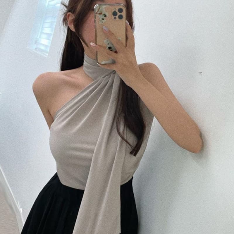 Dongdaemun, South Korea, sexy pure lust style streamer halter top, slim fit, body-showing off-shoulder sleeveless top for women