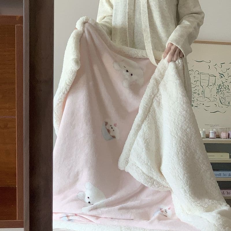 Cute milk lamb fleece blanket, office nap shawl, warm single thick sofa dorm blanket
