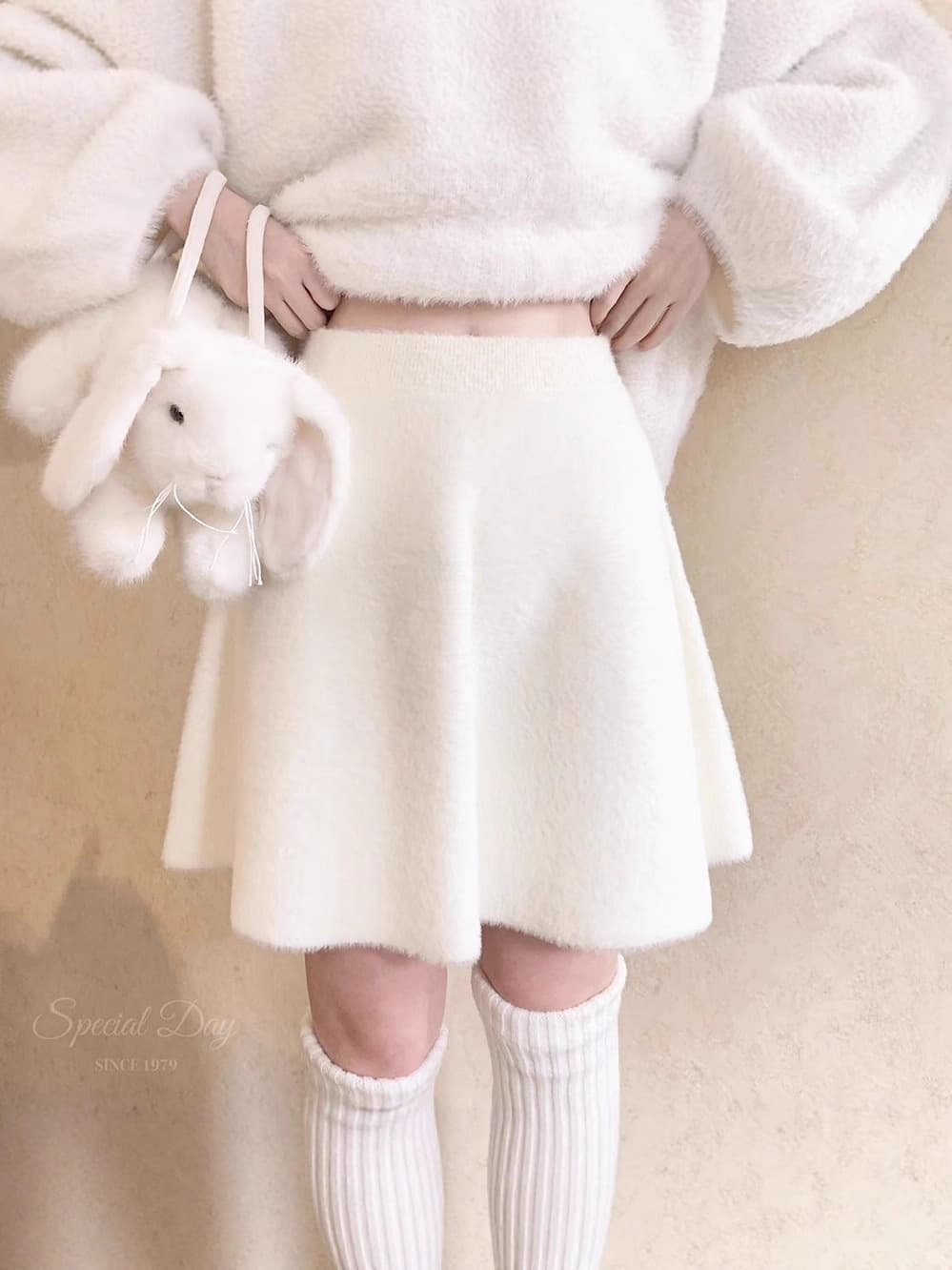 2025 Autumn/Winter New Fuzzy Girl Solid White Skirt Loose Fit Korean Style Versatile A-Line Short Skirt