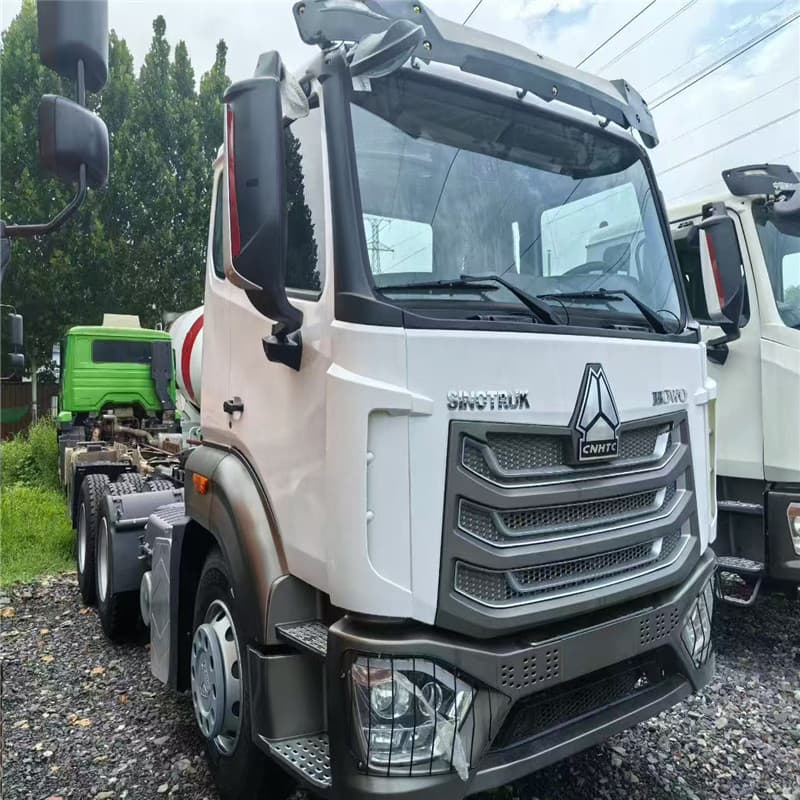 Used 6x4 semi-trailer tractor units available. 371 horsepower Howo semi-trailer tractor units.