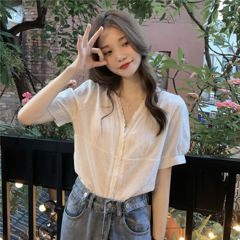 French style design V-neck lace puff sleeve shirt for women summer new retro design white shirt