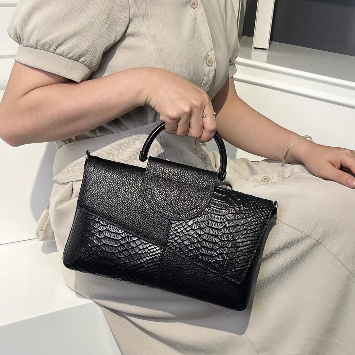 Girls Clutch Women's 2025 New Large Capacity Banquet Clutch Crocodile Pattern Ladies Fashionable Crossbody Bag