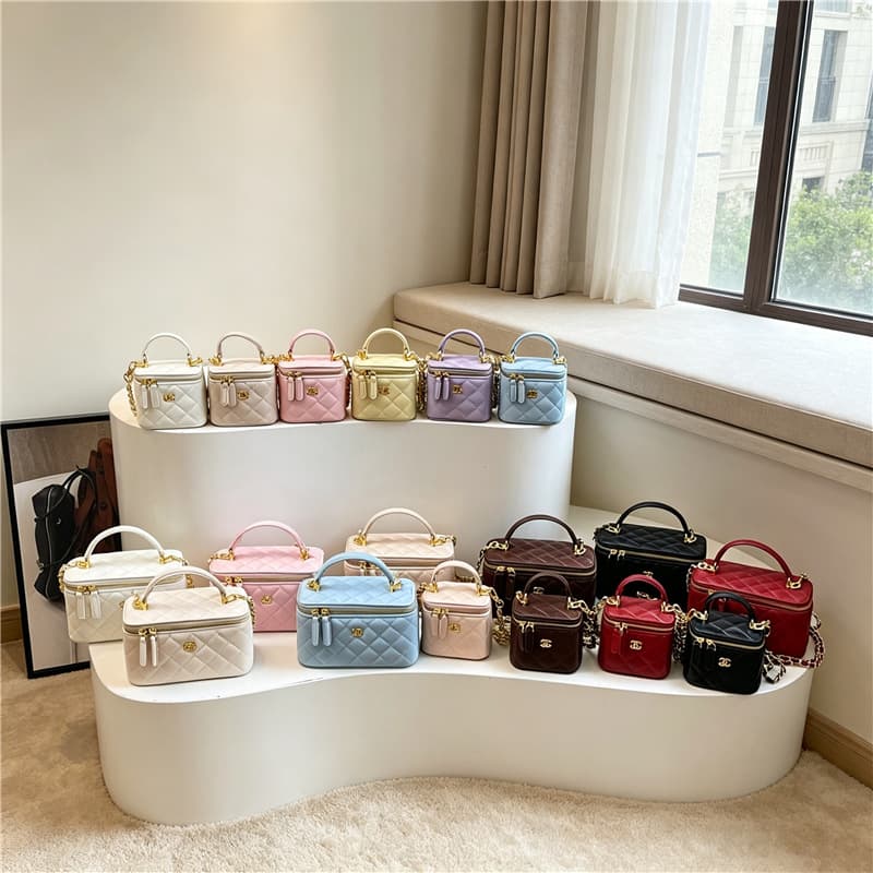 2026 New Diamond Pattern Fashion Handbag Niche Designer Lipstick Bag Shoulder Crossbody Bag Light Luxury Cosmetic Bag