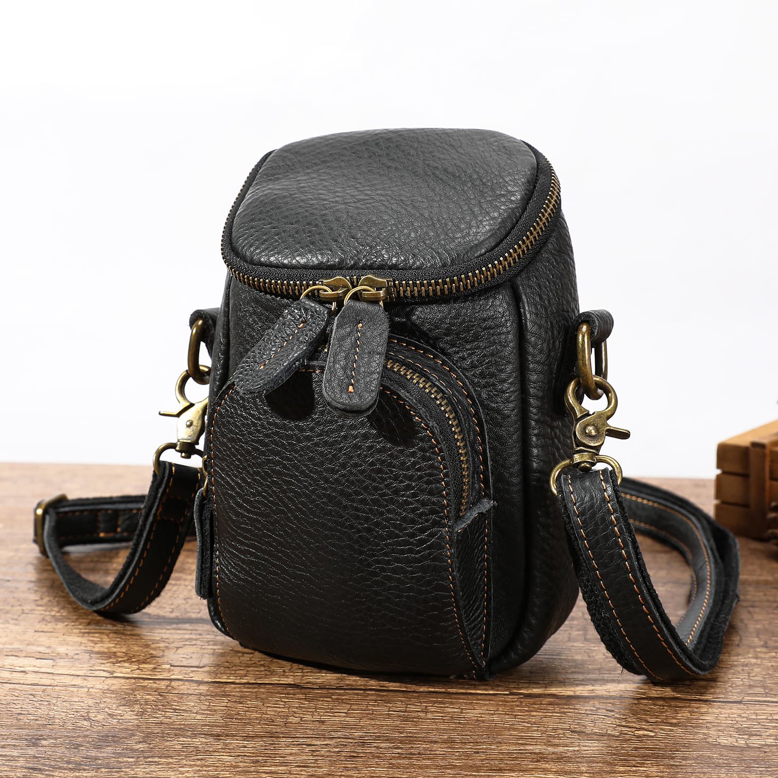 European and American Fashion Trendy Genuine Leather Crossbody Bag Outdoor Sports Portable Shoulder Bag Textured Retro Versatile One-Shoulder Bag Collection