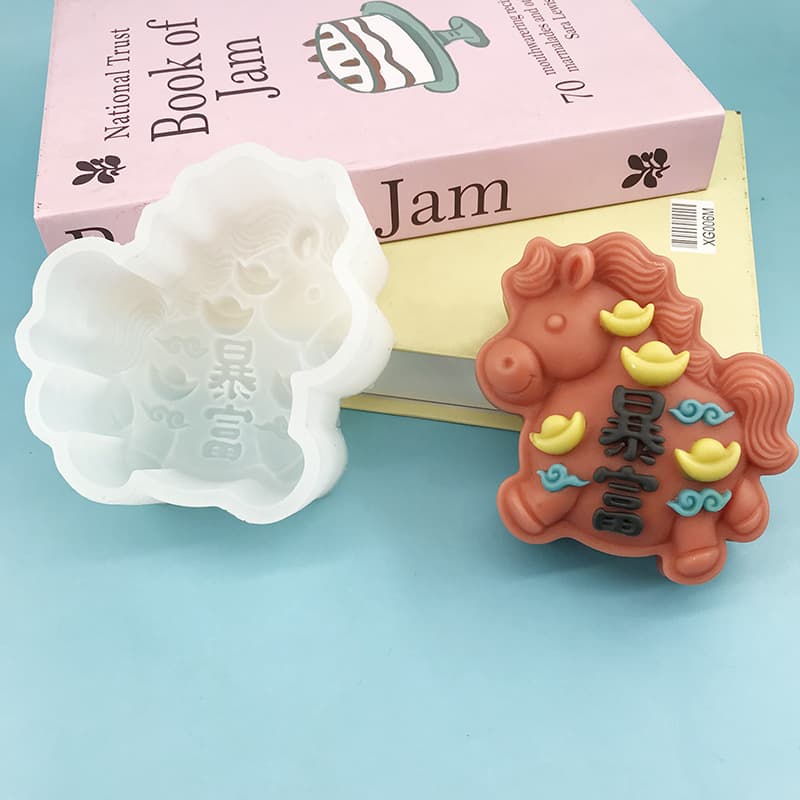 Year of the Horse Get Rich Cartoon Horse Bun Candle Mold DIY Aromatherapy Plaster Epoxy Ornament Food Grade Silicone Mold