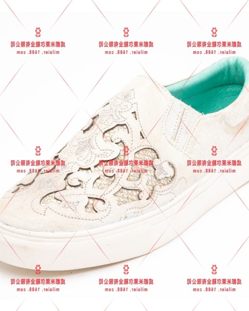 Women's Round Toe Casual Canvas Shoes with Hollow Embroidery, Flat Heel Platform Sneakers
