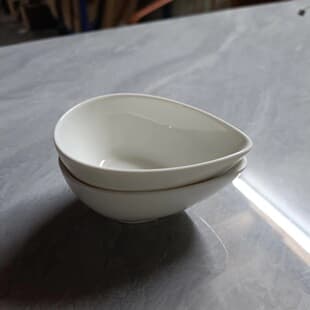 White Ceramic Creative Salad Baking Pudding Bowl, Teardrop-Shaped Small Salad Bowl, Unique Small Side Dish Plate, Dipping Dish