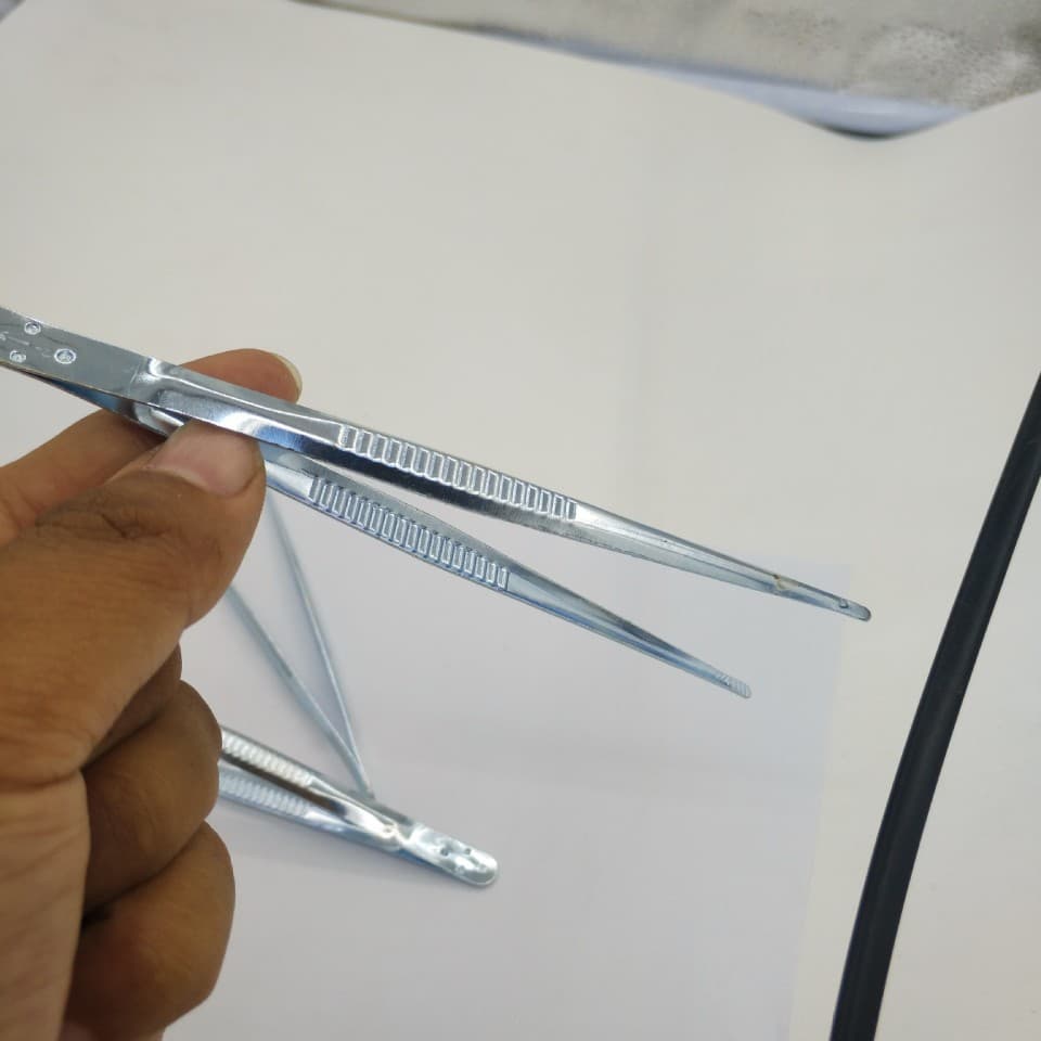 Customer-grade straight-tip tweezers, accessory kit tweezers, home first aid kit tweezers, straight-tip metal tweezers, thickened clips for care.