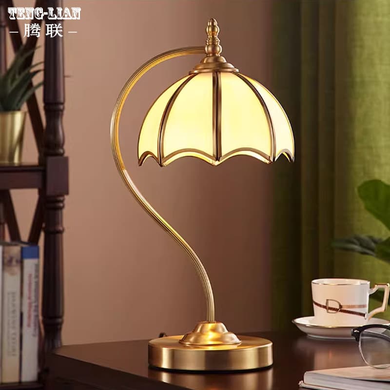 All-Brass American Vintage Desk Lamp, Retro Bedroom Eye-Protective Desk Lamp, Dimmable Creative Lighting for Office and Study