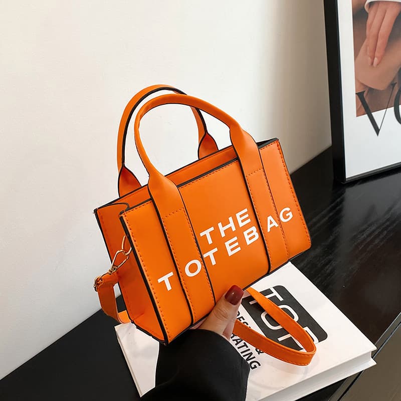 French handbag crossbody bag women's bag texture Korean style small square bag 2026 new personality fashion work commuter bag