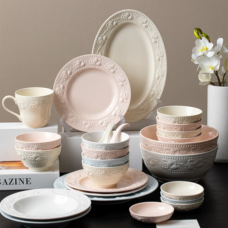 Strawberry embossed ceramic tableware set rice bowl dish plate household soup bowl plate high-end light luxury tableware set