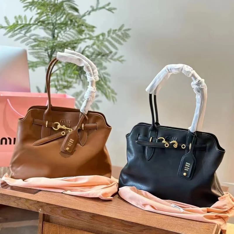 MIU Miu Tote Bag Fashionable Handbag Large Capacity Underarm Bag Briefcase Versatile Belt Lock Aventure