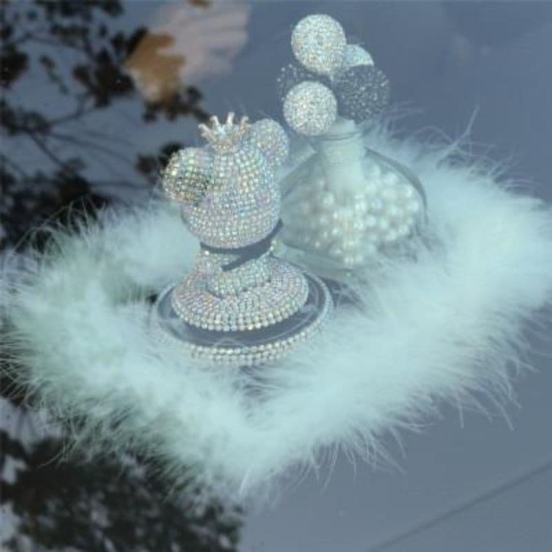 Creative Luxury Full Diamond-Encrusted Violent Bear Car Dashboard Ornament, Perfume Display Stand, Women's Car Interior Decoration