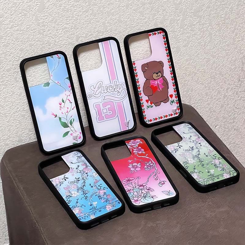 Creative trendy brand small floral print cute little bear design for Apple 16 Pro Max phone case, compatible with iPhone 13/14/15