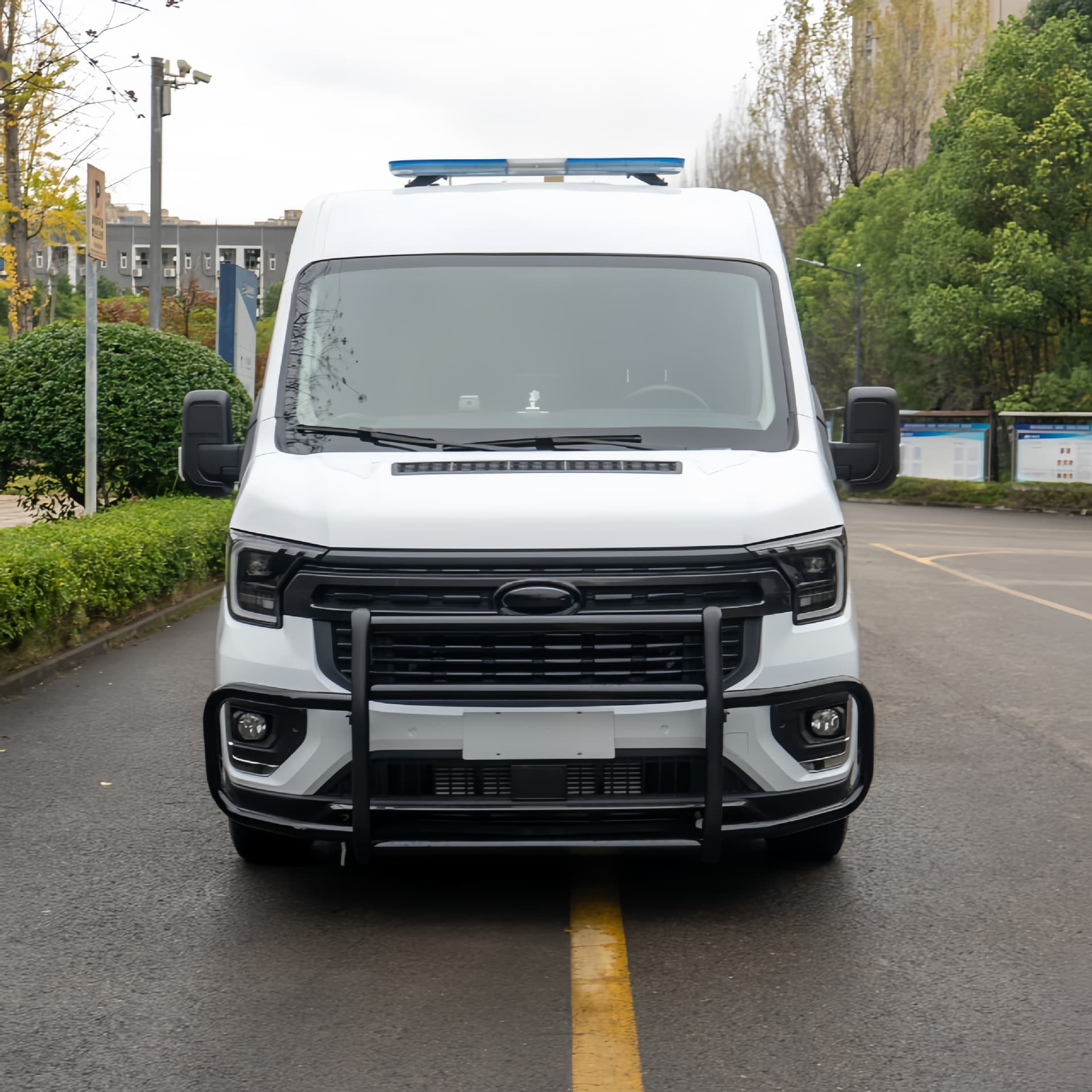 Jiangling bread-type cash transport truck, small bulletproof box cash transport truck, export cash transport truck, SAIC Maxus escort truck