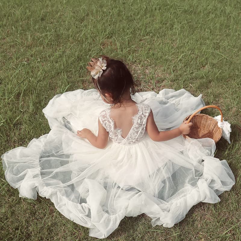 Children's Formal Dress, White Sleeveless Princess Dress for Little Girls, Cute and Stylish Tulle Ball Gown with Train