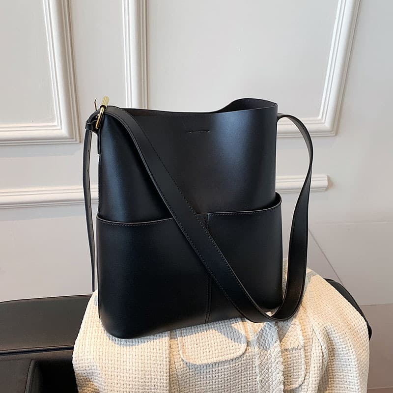 2026bag New Women's Large Capacity Crossbody Bucket Bag Structured Simple Shoulder Bag Guangzhou Luggage