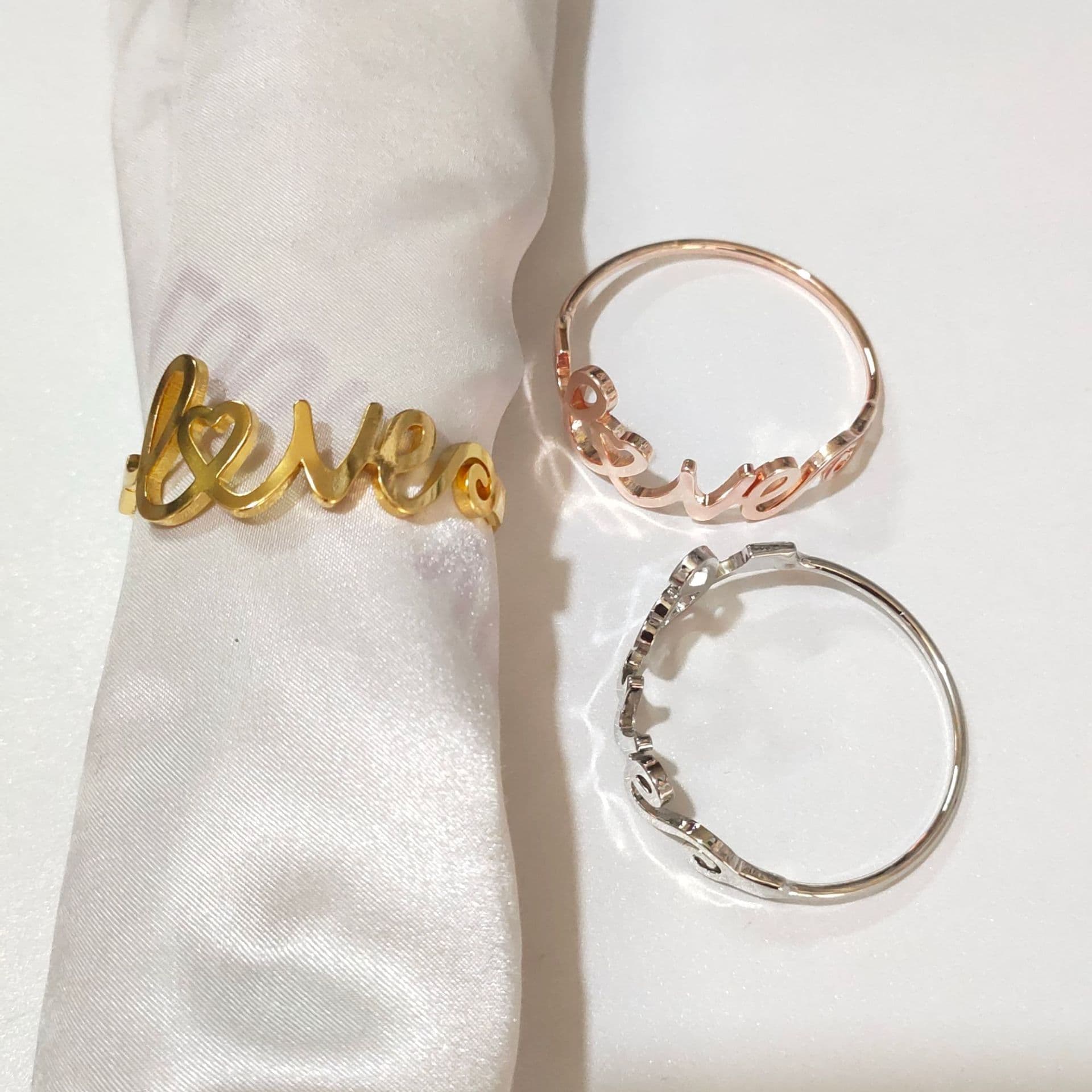 Simple English letter "love" napkin ring with metal clip, new Valentine's Day round napkin napkin band.
