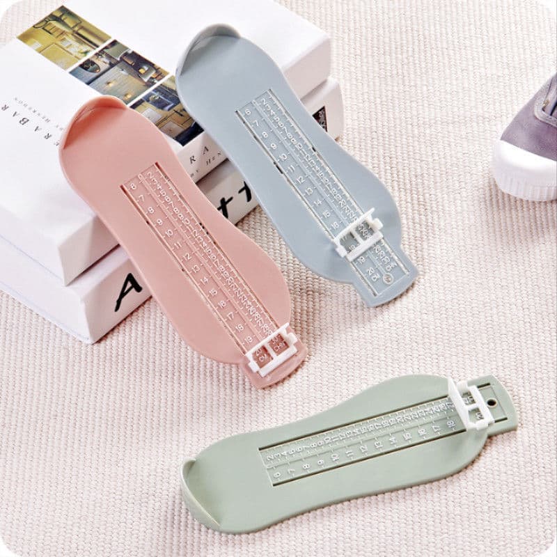 This is a universal foot measuring device for children and babies, suitable for home use and as a shoe size measuring instrument.