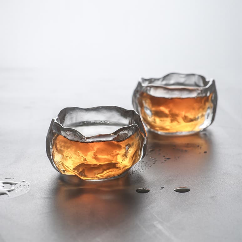 Japanese-style first snow glass tea tasting cup, irregular small tea cup, heat-resistant thickened immortal cup, frozen burnt colored glass cup wholesale