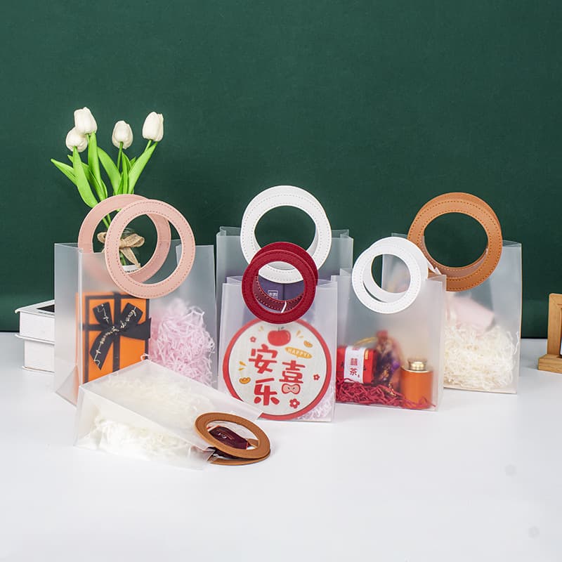 Spot pp frosted transparent handbag New Year gift packaging round thickened handle red wedding gift bag