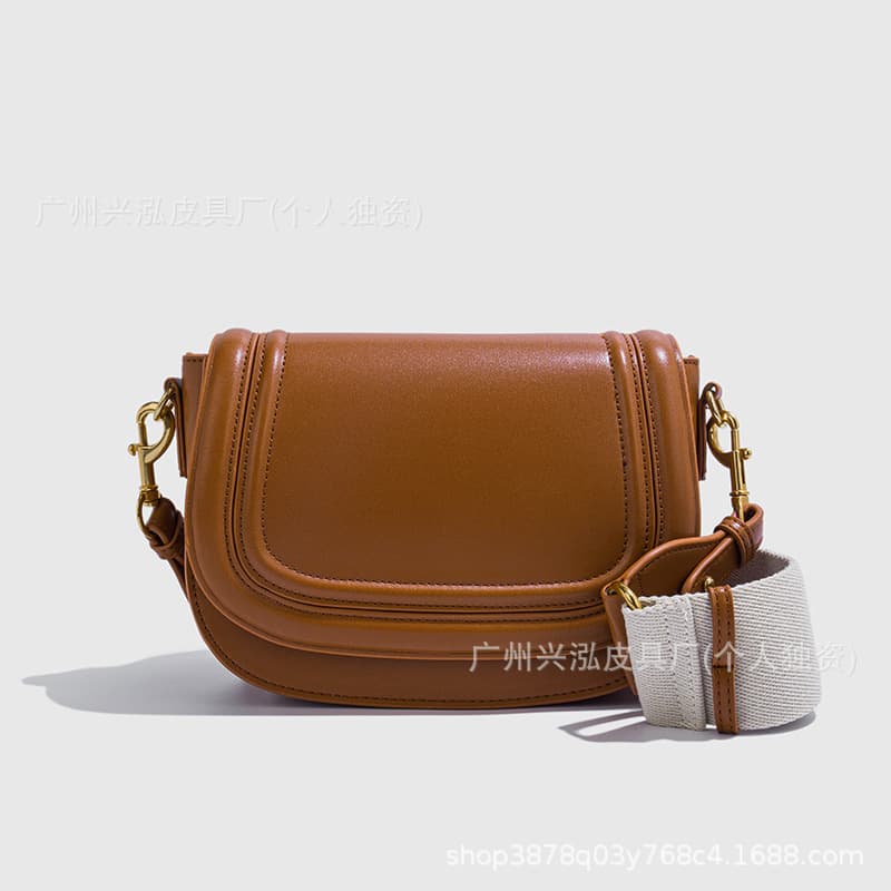Z family cross-border popular women's bag 2024 new ins saddle bag wide shoulder strap diagonal armpit bag versatile flip trendy bag