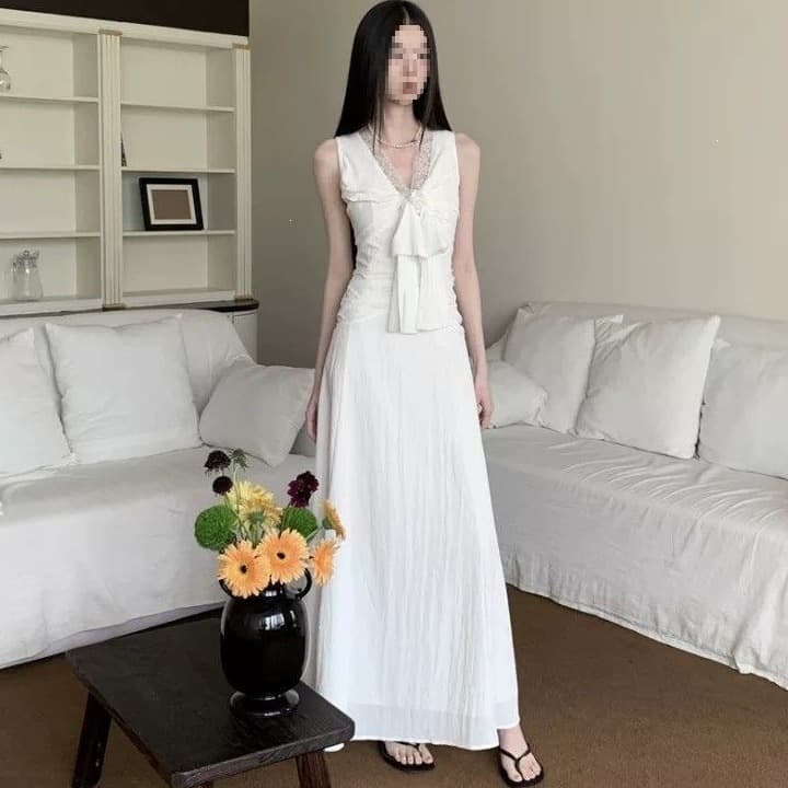 Summer white mesh spliced off-shoulder V-neck tank top dress for women, gentle, windy and beautiful, waist-cinching A-line long skirt