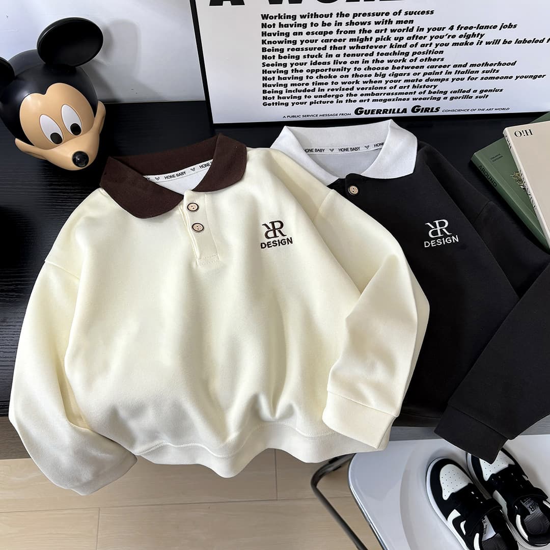 Children's autumn new polo shirts, casual and stylish letter embroidered collar boys' sweatshirts, wholesale children's clothing.
