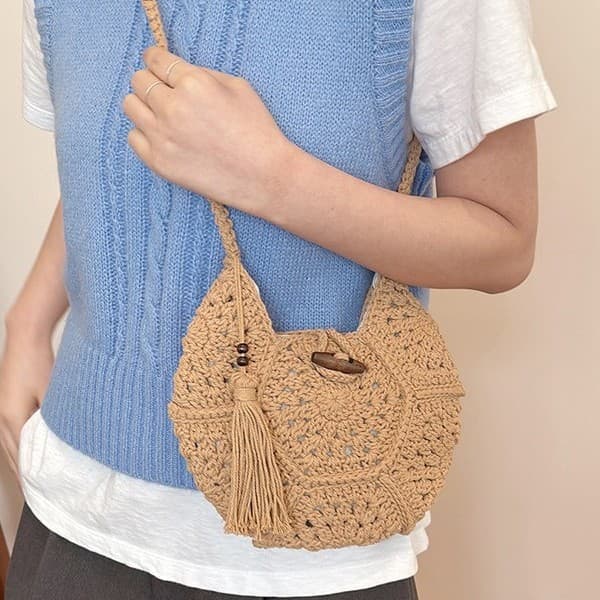 Beach Travel Woven Bag 2026 New Tassel Women's Bag Vintage Ox Horn Button Shoulder Bag Sand Vacation Crossbody Bag