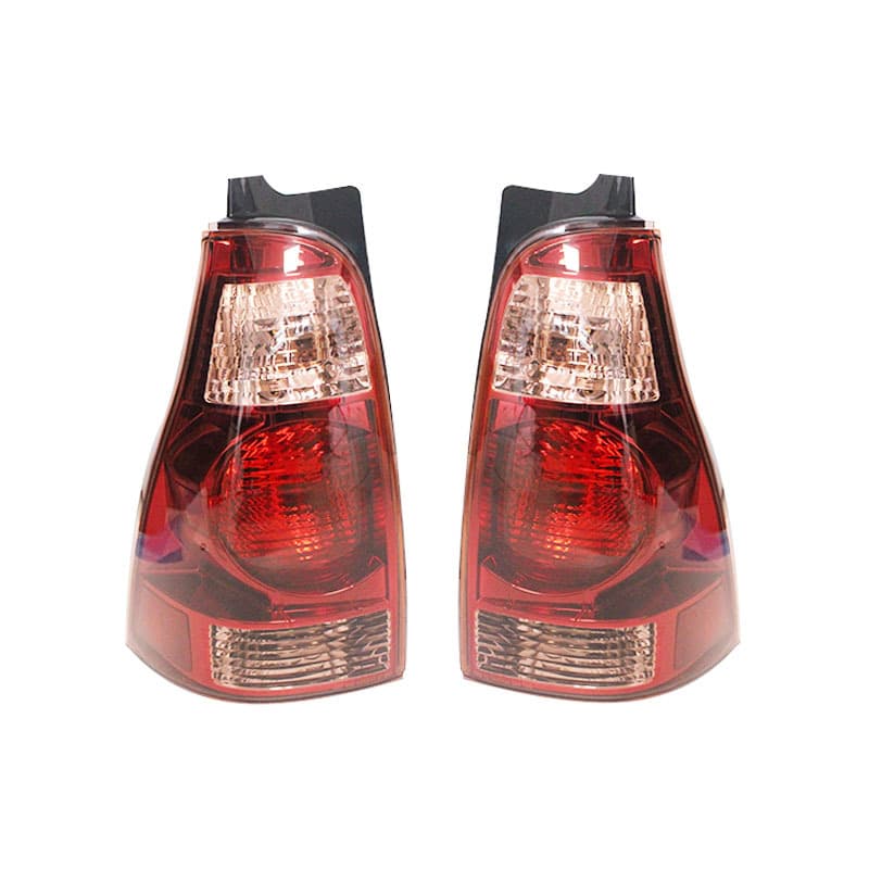 Suitable for Toyota Speedmaster 4Runner rear light 2003-2005 car tail light 81551-35310 tail