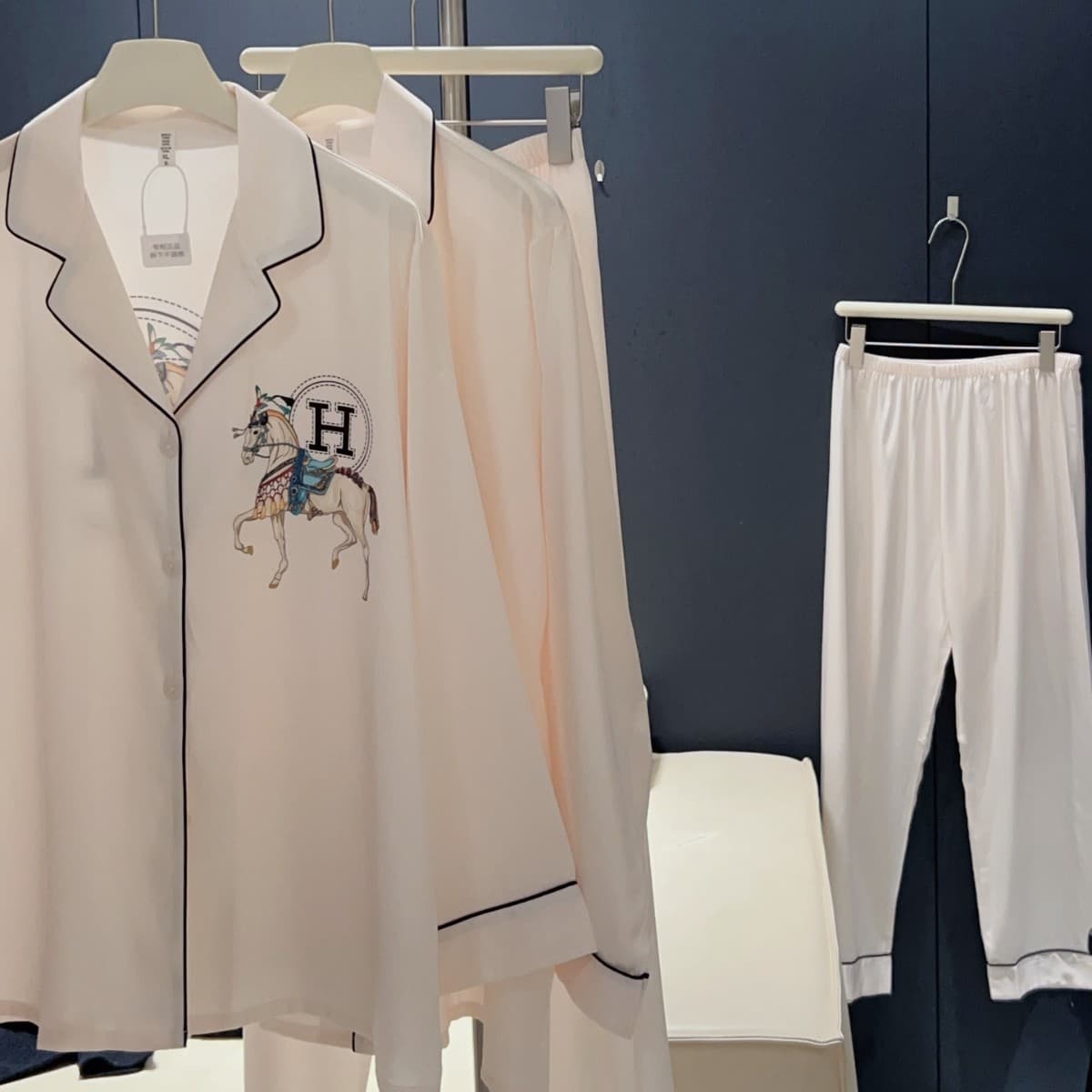 Couple Long-Sleeve Loungewear Set Ice Silk Premium Brand Sleepwear Spring New Ice Silk Pajamas for Women