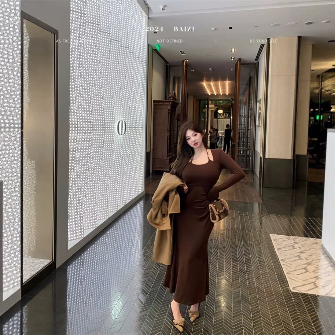 Sweet Spicy Atmosphere Inner Base Dress for Women Autumn Winter with Coat, Waist-Hugging, Elegant, Unique Halter Neck Dress
