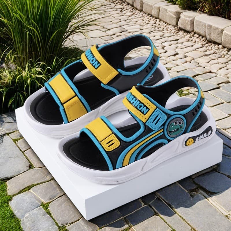 Boys' Sandals 2025 New Summer Non-Slip Soft Sole Hook-and-Loop Toddler Kids Beach Sandals