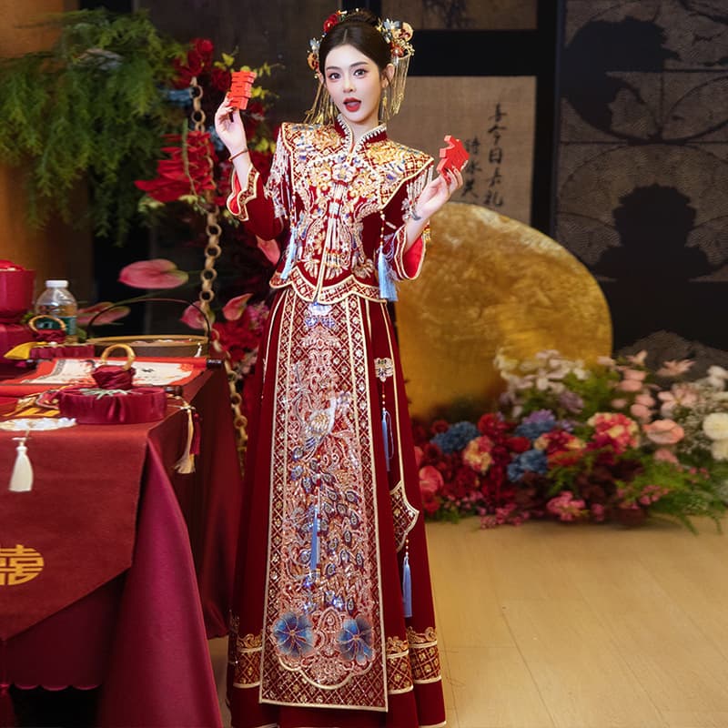 New Chinese-style bridal gown, elegant velvet Xiuhe dress with stand-up collar, long sleeves, and banquet dress for women