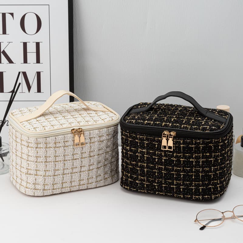New Small Fragrance Style Handheld Cosmetic Bag, Large Capacity, Ins Style, Portable, Internet Celebrity High-End Travel Toiletry Organizer Bag