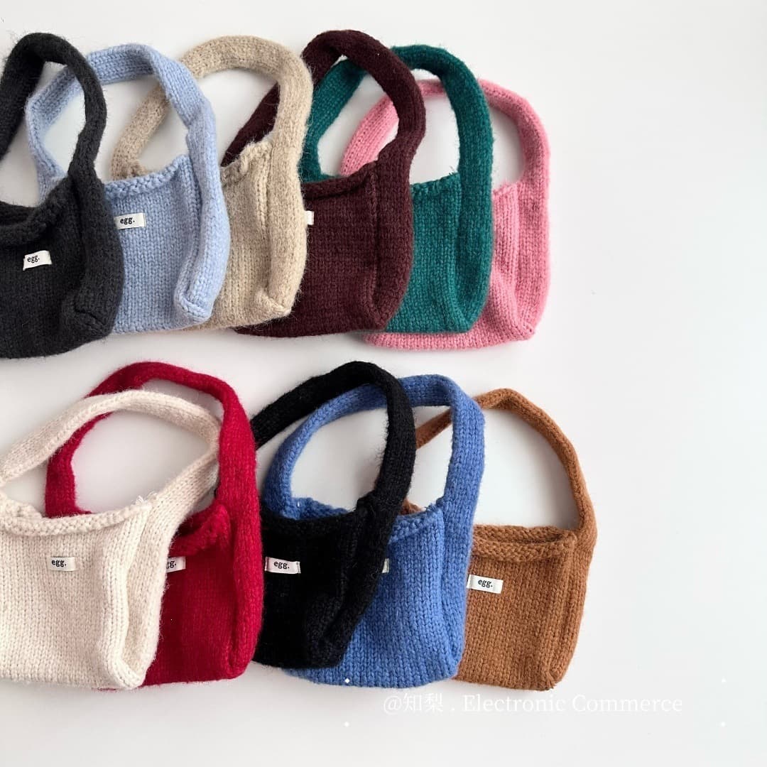 Blogger Same Style Photogenic Wrist Letter Bag Sweet Handbag Trendy Brand Korean Autumn Winter Versatile Cute Knitted Fashion