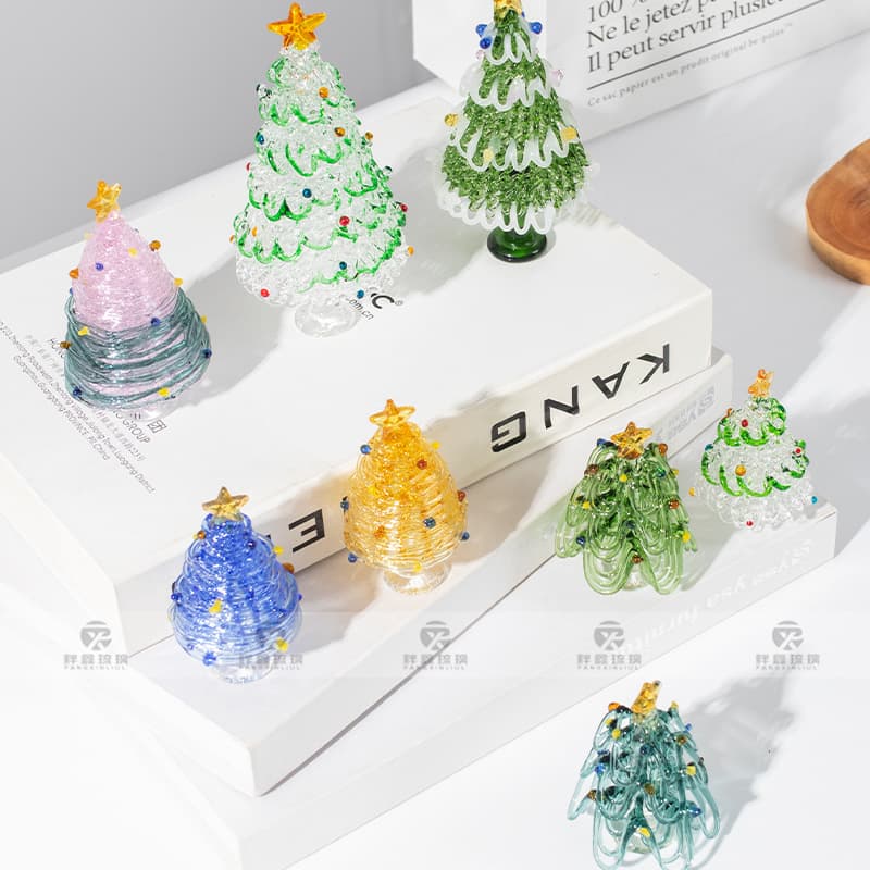 Christmas tree with brushed finish, handmade Zibo glass decorations, Christmas ornaments, gifts, creative atmosphere.