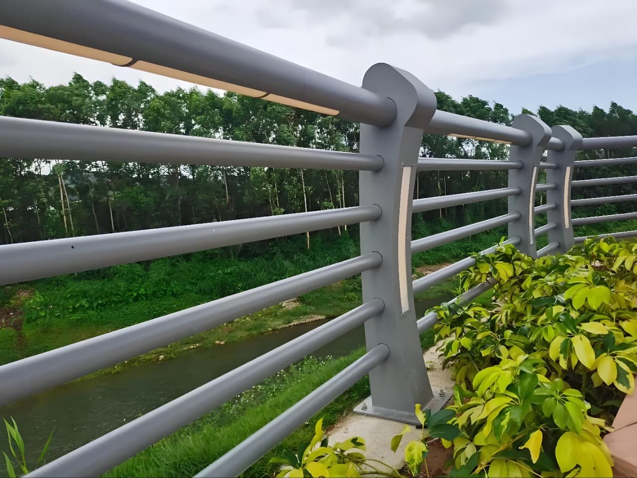 Factory Direct Stainless Steel Railing Bridge Aluminum Alloy Guardrail River Lighting Guardrail Scenic Wood Grain Guardrail