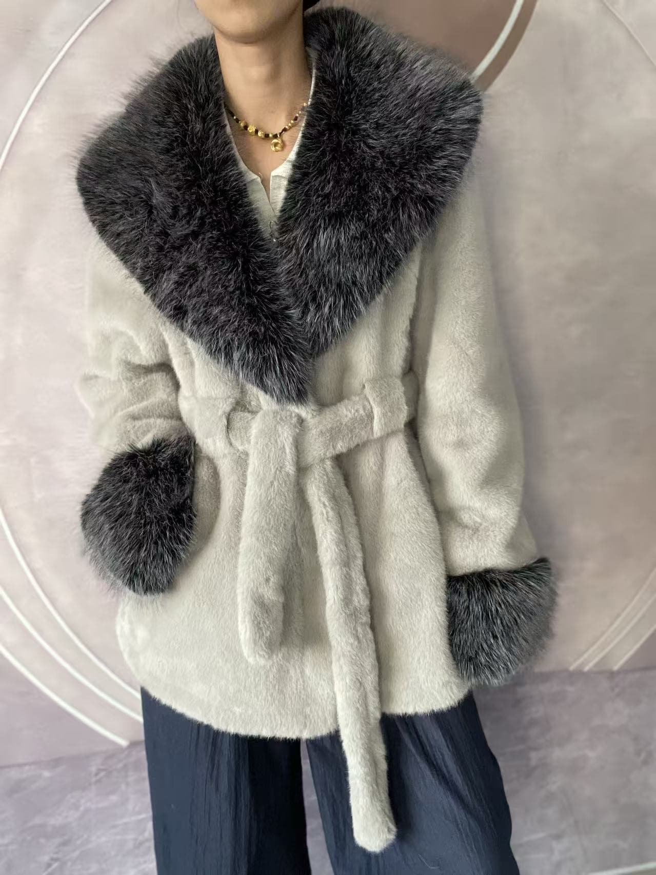 2025 Autumn/Winter New Premium Fur Collar Winter Fox Fur Waist-Nipped Stylish Thick Leather Fashion Coat for Cross-Border