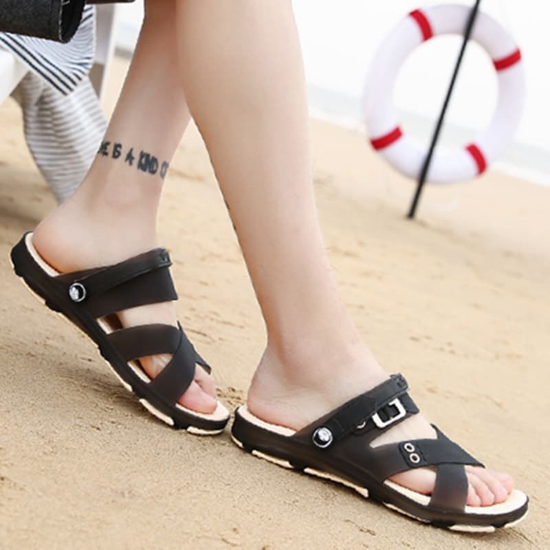 New Summer Men's Sandals Non-Slip Driving Beach Shoes Plastic Outdoor Clog Sandals Versatile Slippers Trendy