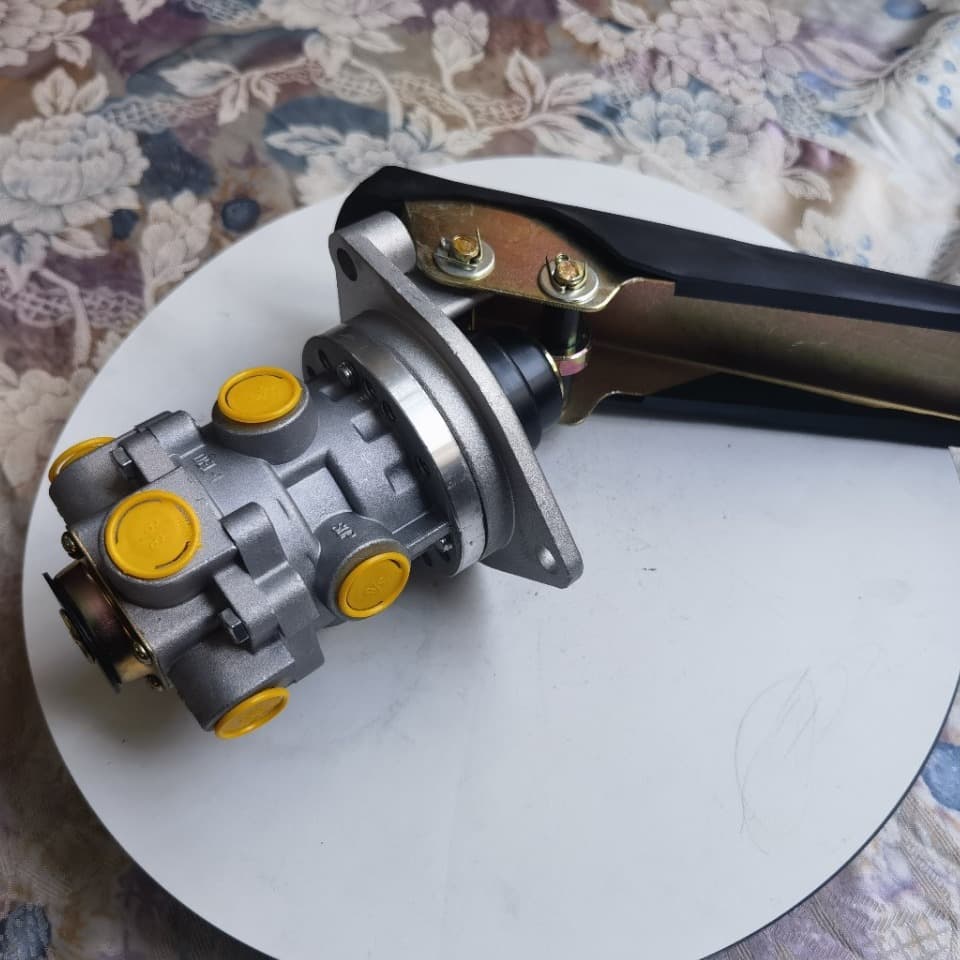 High Quality Truck Parts Fusang Foot Brake Valve Air Brake Master Cylinder MC838211 for Truck Parts