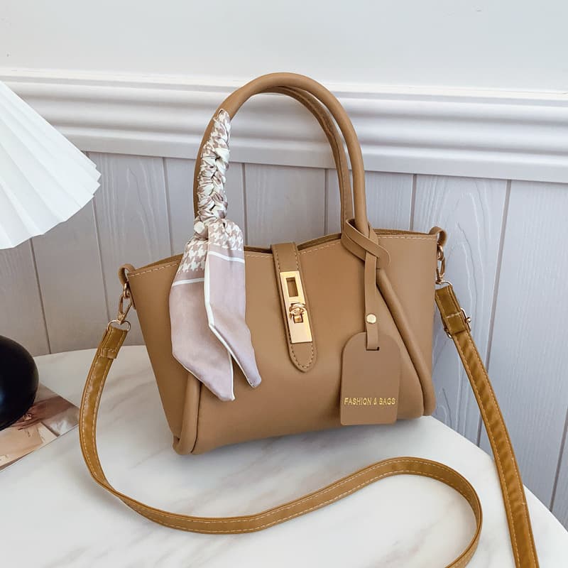 High-end small bag for women, versatile in spring and summer, 2025 new texture, this year's popular crossbody bag, portable bucket bag