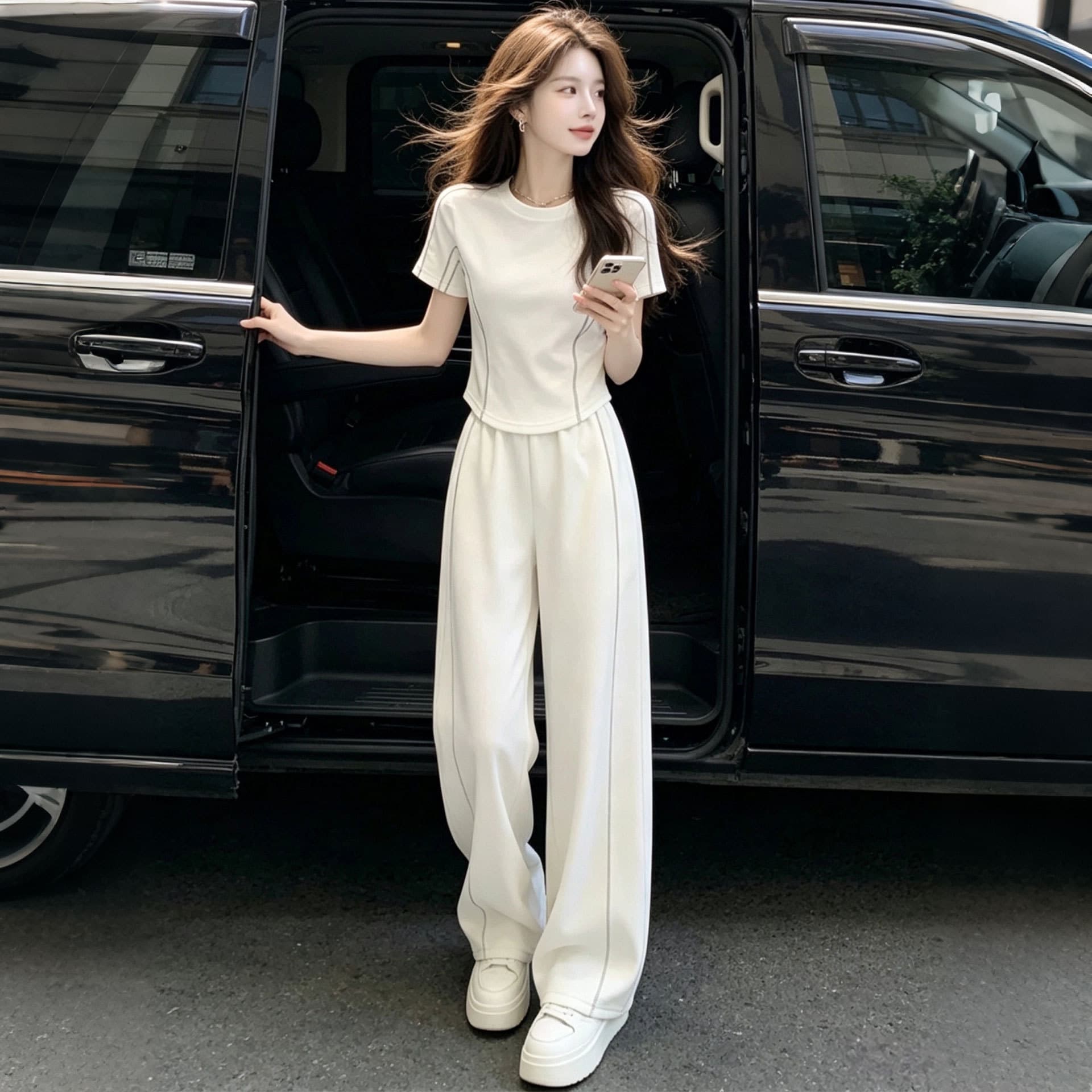 Petite European Style Casual Sportswear Set for Women, Summer Fashion Age-Reducing Short Sleeve T-Shirt with Wide-Leg Pants, Two-Piece Set