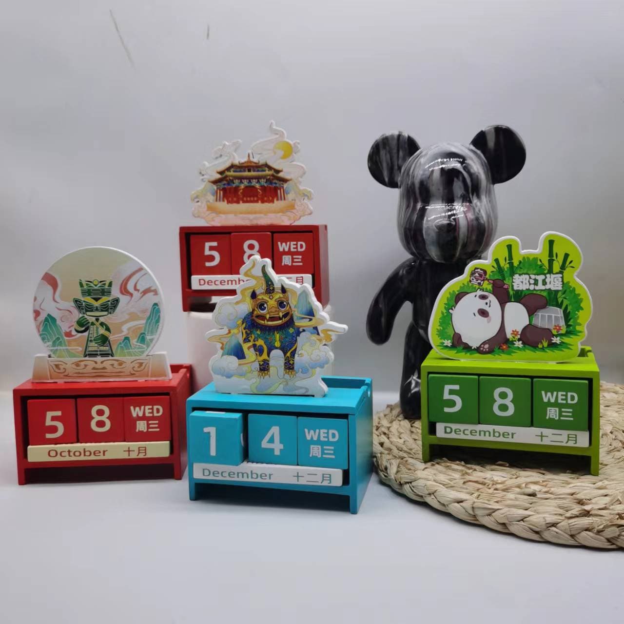 Factory direct sales of custom-made wooden calendars, phone holders, pen holders, multi-functional perpetual calendars, and holiday countdown timers.