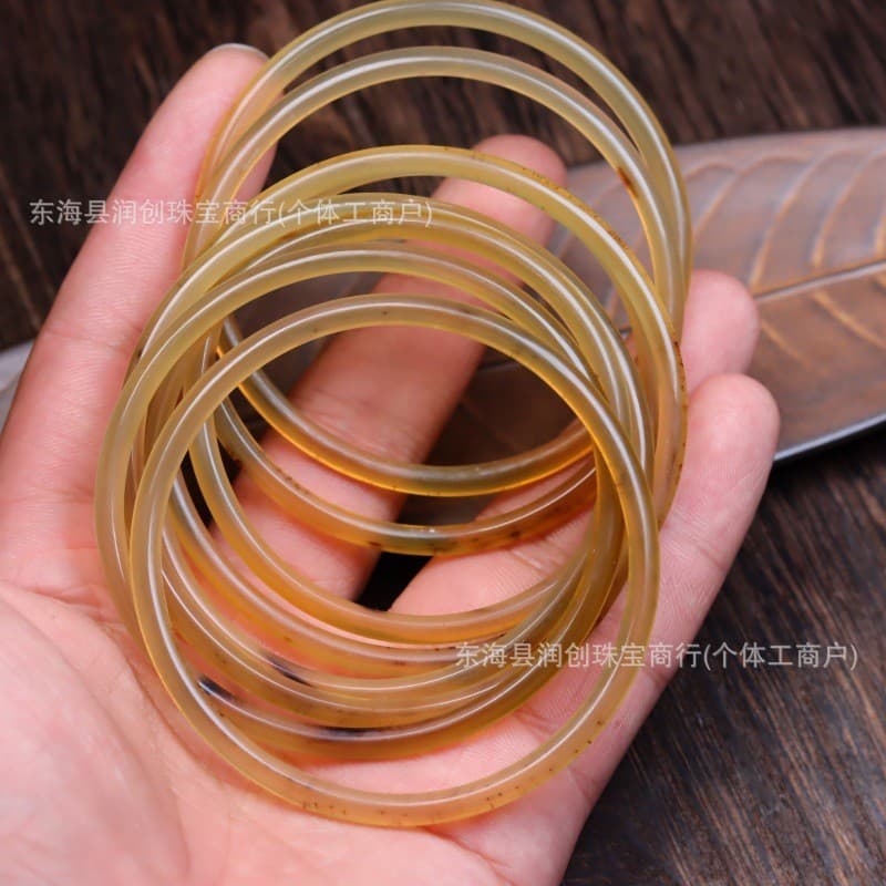 Manufacturer wholesale Tibetan ram horn jingle bracelet thin bracelet with bloodshot ethnic style ice transparent ram horn bracelet