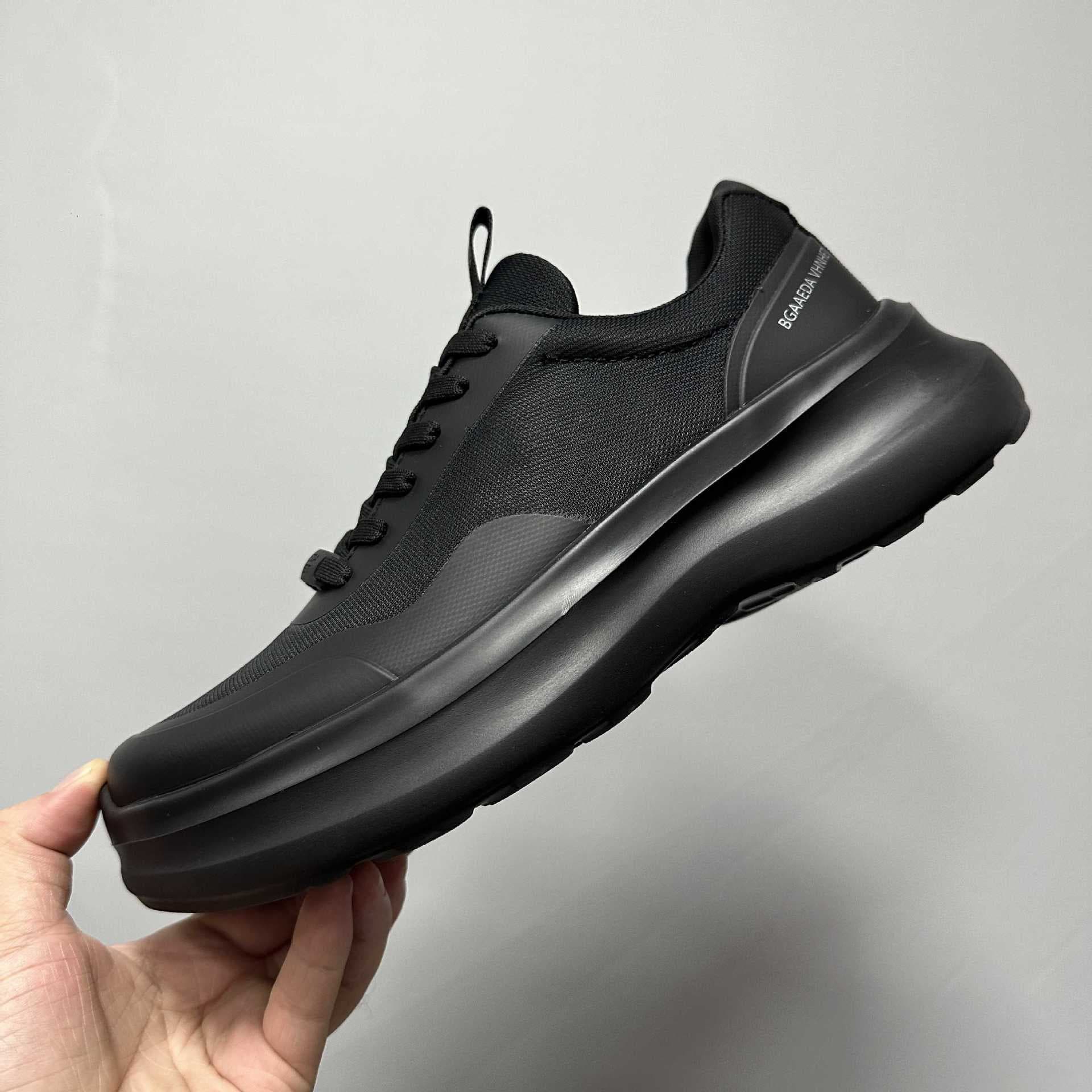 2026 New Men's Mesh Breathable Shoes Thick Sole Versatile Heightening Casual Sneakers 2612