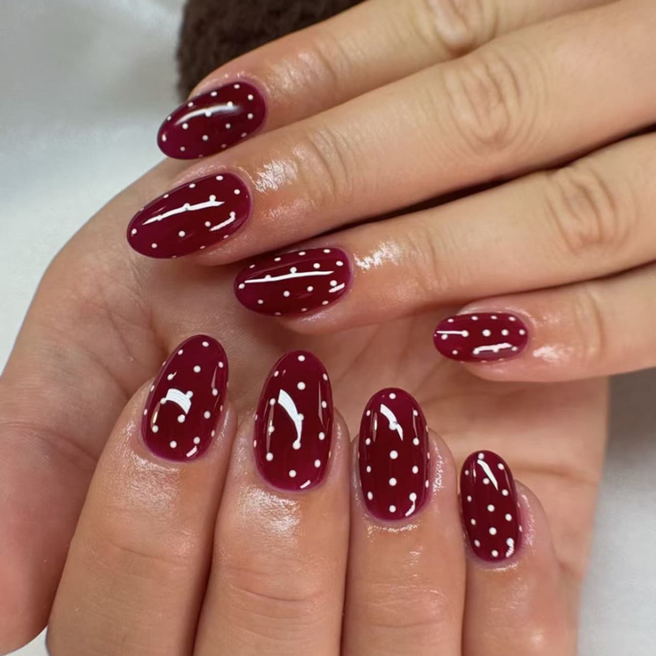 Minimalist Red Autumn Winter Hot Selling Nail Tips White Polka Dots Cross-border Best Seller Press-on Nails Wholesale